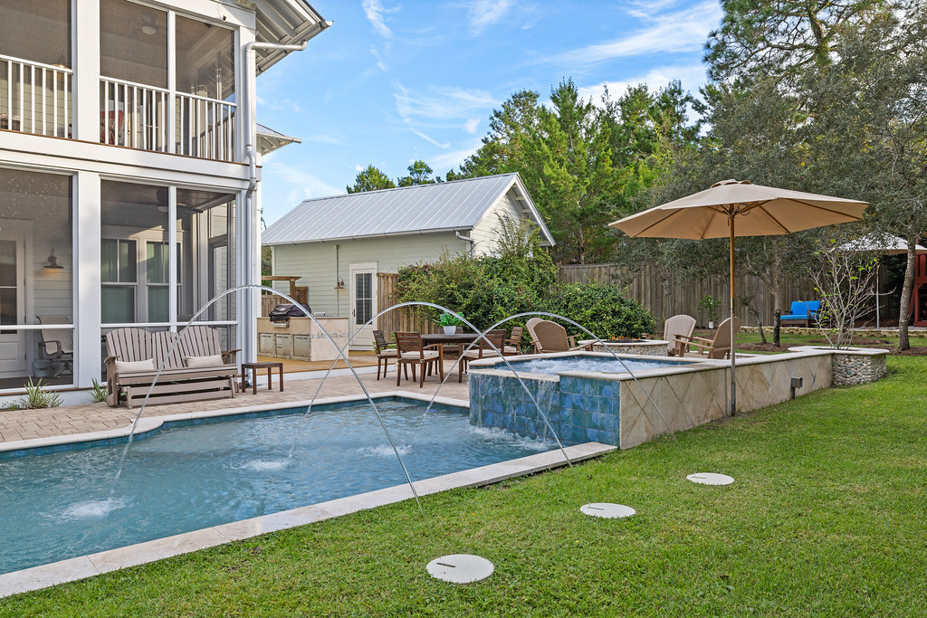 Who are the vacation home furniture experts?